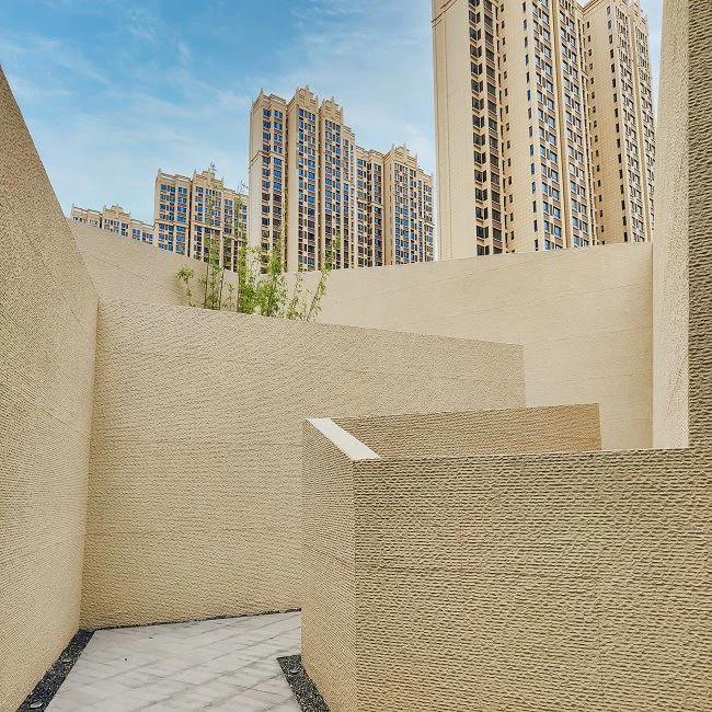 Revêtement en pierre ciselée