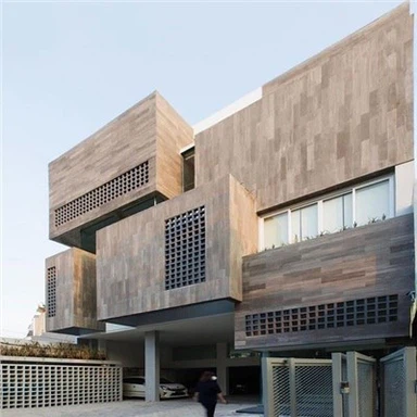 Panneaux de plafond en bois